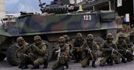 Szwajcar­skie wojsko "zaoszczę­dzone na śmierć"