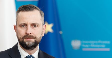 Wojna w Iranie. Polacy utknęli za granicą. Minister zabrał głos