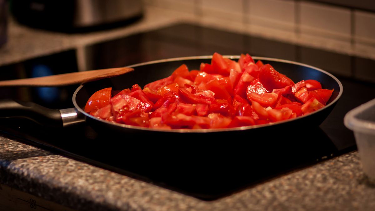 Duszone pomidory w puszce