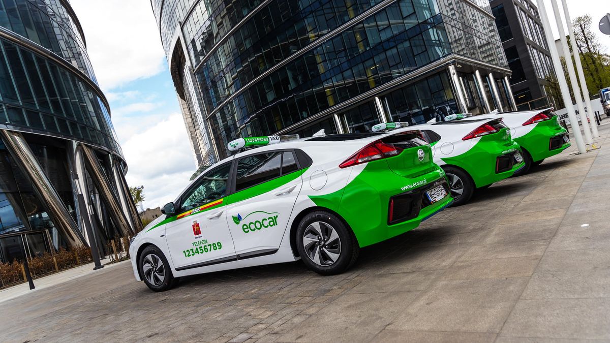 EcoCar to firma technologiczna z aplikacją taxi i własną flotą taksówek.
