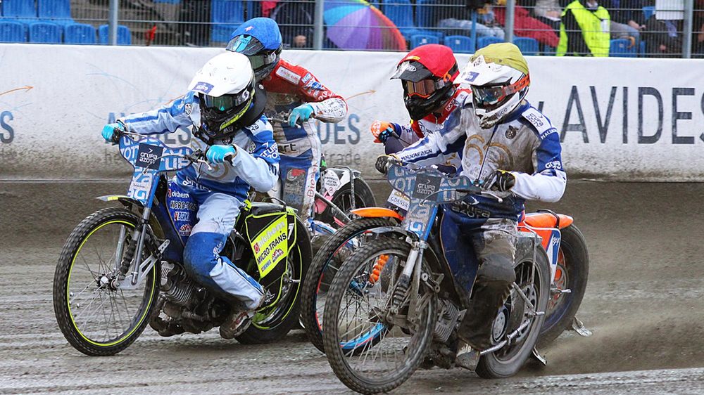 WP SportoweFakty / Grzegorz Jarosz / Wybrzeże - Unia Tarnów. Od lewej: Aureliusz Bieliński, Artur Czaja, Kacper Gomólski, Artur Mroczka.