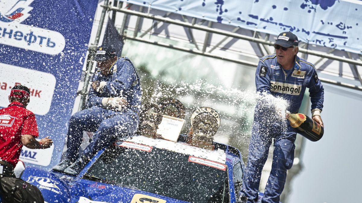 Materiały prasowe / Red Bull / Na zdjęciu: Konstantin Żilcow (po lewej) cieszący się z wygranej