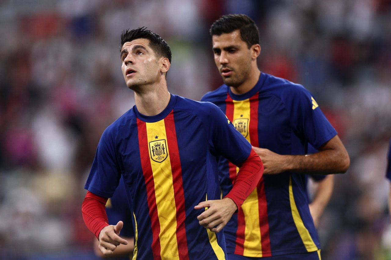 Rodri in the background before the Euro 2024 semi-final