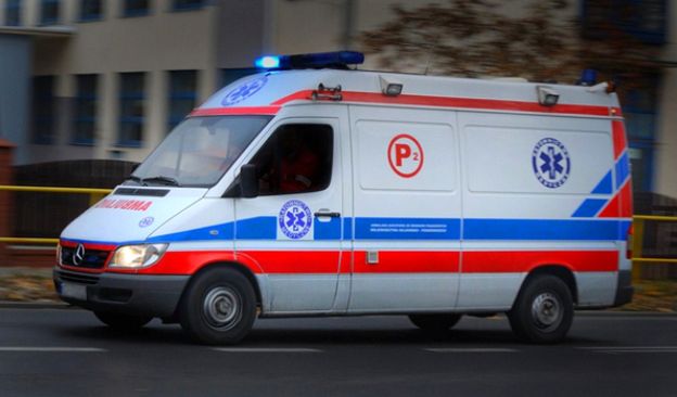 Wypadek w Małopolsce. Mężczyzna spadł z balkonu na głowę, w ciężkim stanie trafił do szpitala