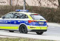 Ostrzelane okna kamienicy. Policja bada sprawę