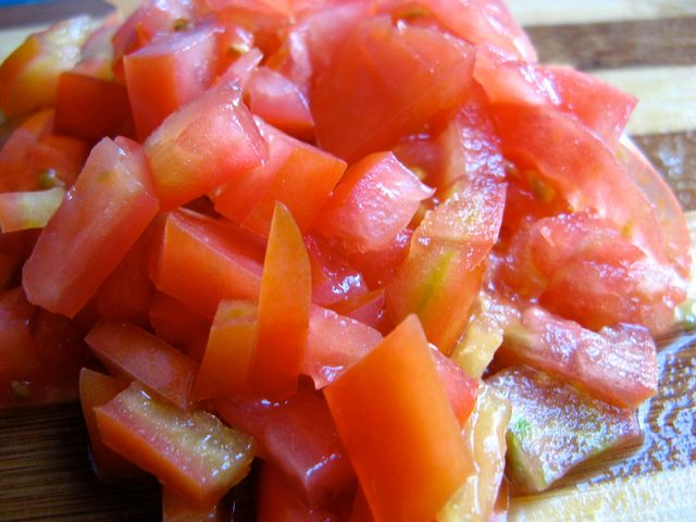 Pomidory w puszce z dodatkiem zielonego chili