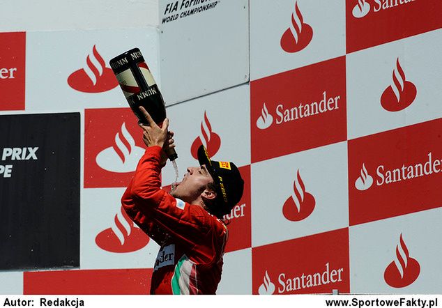 Czy inni kierowcy pomagali na torze Fernando Alonso?