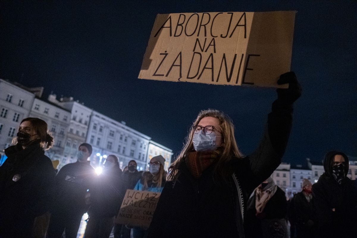 Nowa powieść Magdaleny Zimniak "Protest" jest mocno osadzona w polskiej rzeczywistości