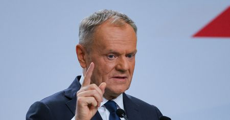 Tusk o stadionowych bandytach. "Tutaj prezydent nie ma prawa weta"