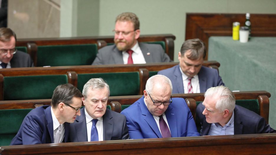 Rekonstrukcja rządu jesienią. Zaplanowano łączenie resortów