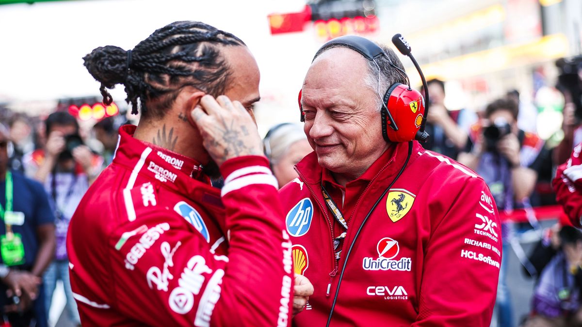 Materiały prasowe / Ferrari / Na zdjęciu: Lewis Hamilton (z lewej) i Frederic Vasseur