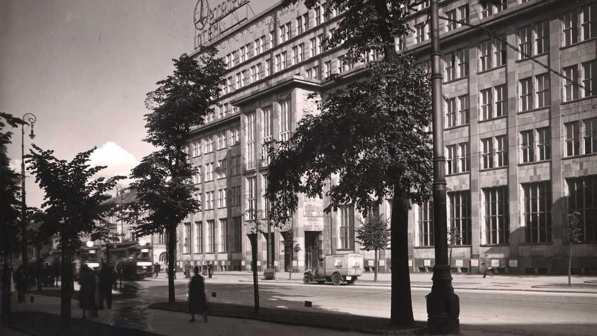 BGK to w latach dwudziestych i trzydziestych XX wieku kluczowy wehikuł finansowy realizujący rządowe programy społeczno – gospodarcze. 