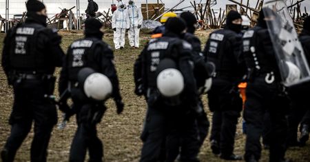 Bitwa z policją w Niemczech. Koktajle mołotowa i kamienie poszły w ruch