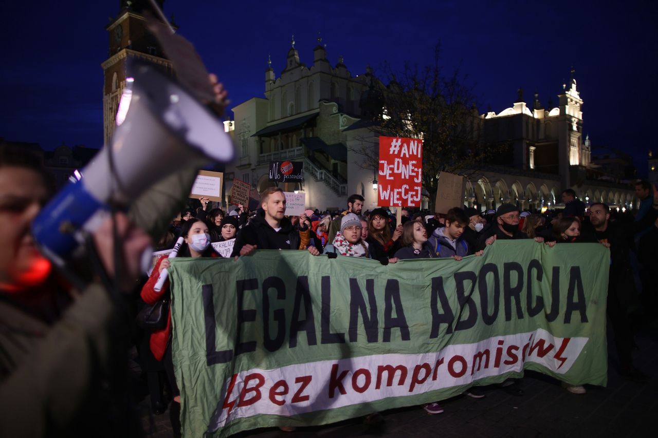 Afera mailowa. "Spadła nam dziś z nieba kwestia aborcji"