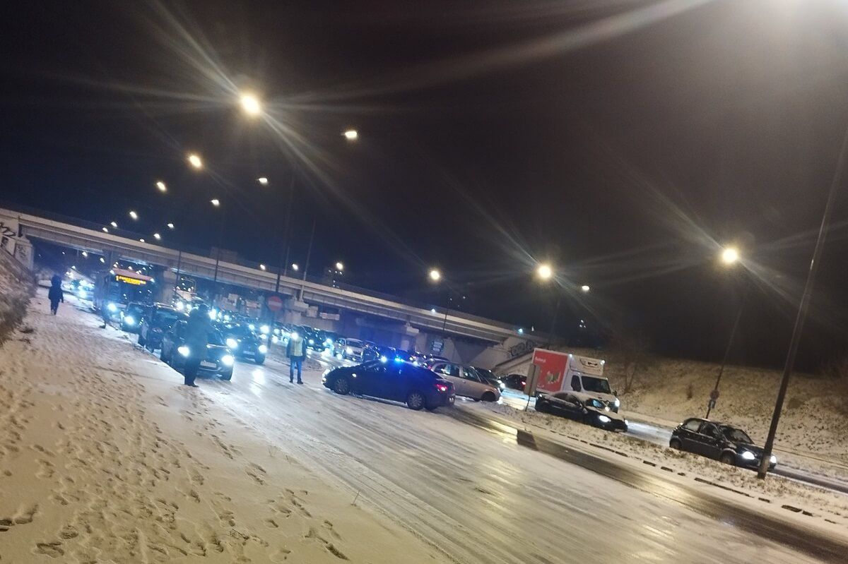 Policja zablokowała przejazd al. Witosa