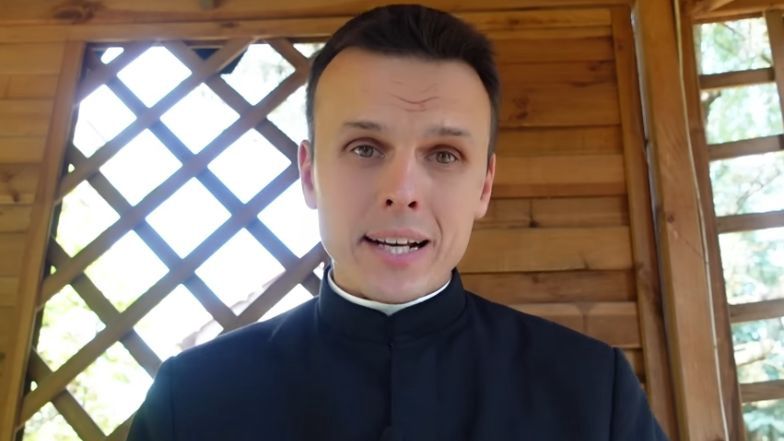 Pozbędą się religii ze szkół? Znany z TikToka ksiądz dosadnie komentuje