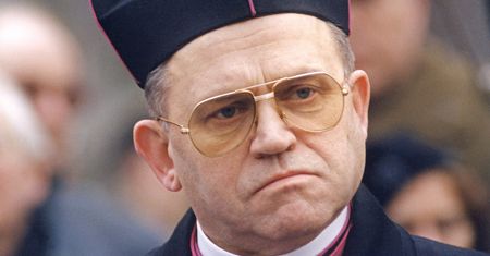 "On mówił, że dziewczyny śmierdzą" - fragmenty nowej książki o prałacie Jankowskim