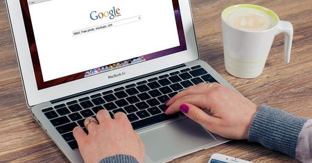 Google ulepsza wyszukiwarkę: nowe algorytmy i narzędzia oceny treści