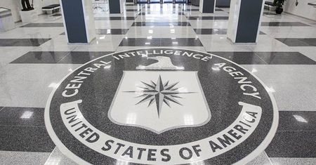 Tajemnice dyrektora CIA łupem nastolatka. Starsze pokolenie nie ogarnia cyberbezpieczeństwa?