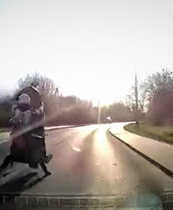 Motocyklista się doigrał. Mocne nagranie z Bydgoszczy