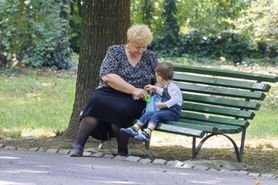 Babcia chce zapłaty za opiekę nad wnukiem. Powód zdziwił mamę