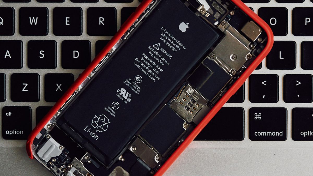 Unia Europejska chce, by smartfony miały wymienne baterie? Wyjaśniamy, o co tak naprawdę chodzi 1