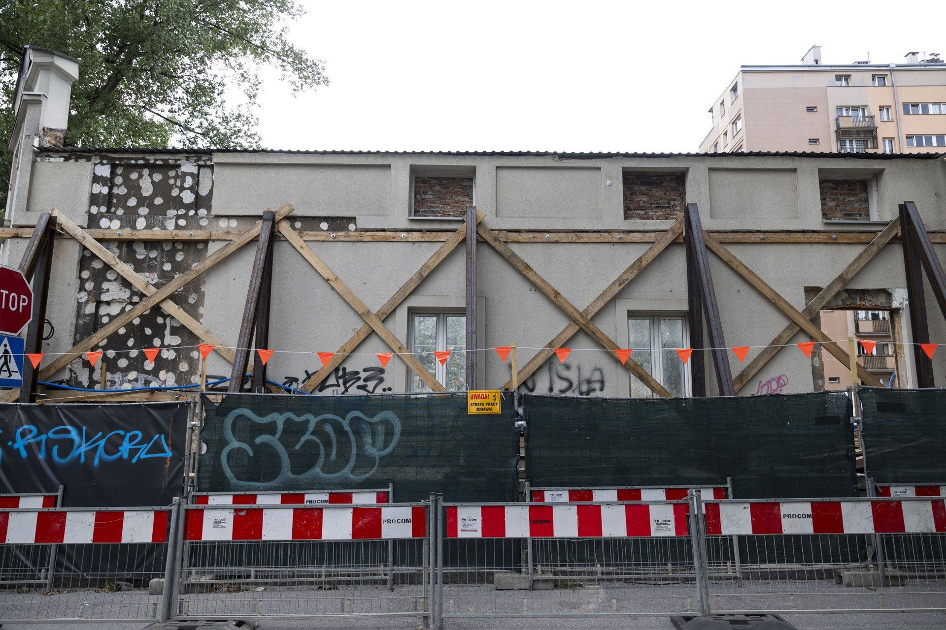 Ostatnie budynki dawnej Krowodrzy odchodzą. Powstaje tu nowoczesny apartamentowiec