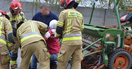 Straszny wypadek. Maszyna wciągnęła kobiecie rękę
