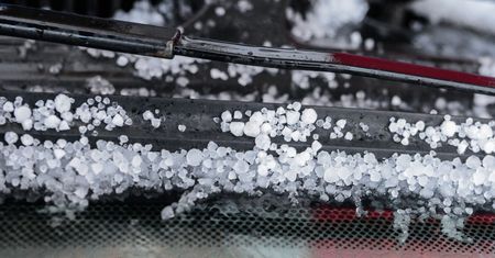 Alert pogodowy! Schowaj samochód przed gradem