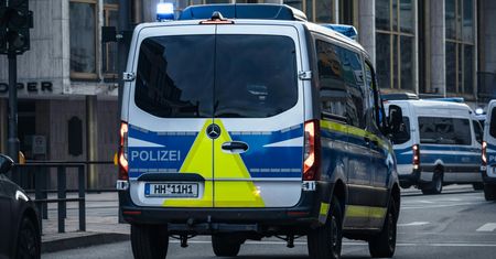 Brał udział w nielegalnym wyścigu. Polak potrącił przechodnia w centrum miasta