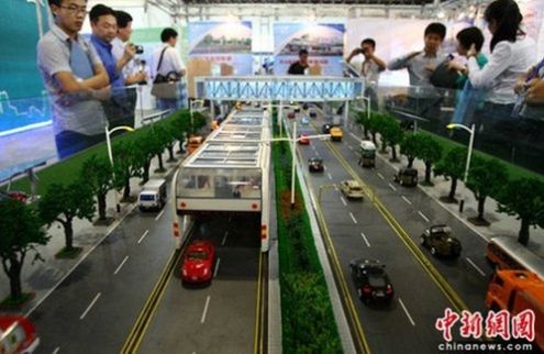Futurystyczny autobus w Chinach - naprawdę dobry pomysł!