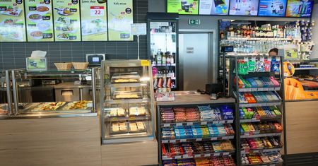 Sprawdzili paragony. Oto co najczęściej kupujemy na stacjach paliw