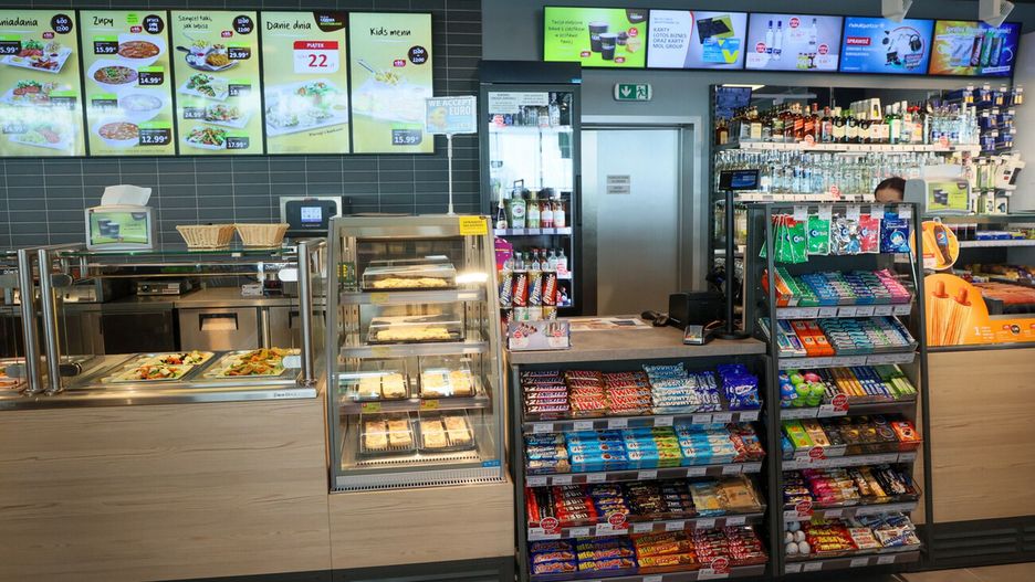 Co kupujemy na stacjach poza paliwem?