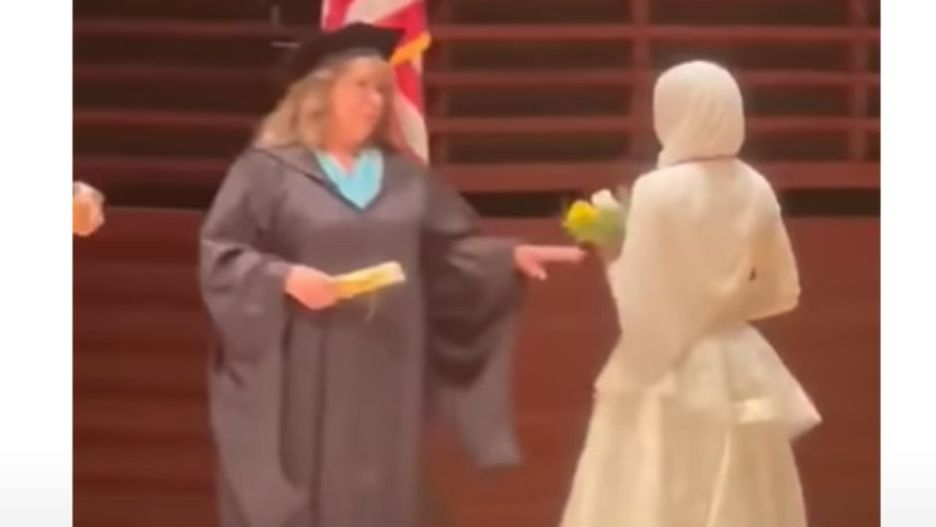 Uczennica zatańczyła z radości. Za karę nie wydano jej dyplomu