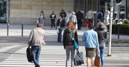 Nowe świadczenie. Polacy ruszyli do urzędów. "Zatrzęsienie"