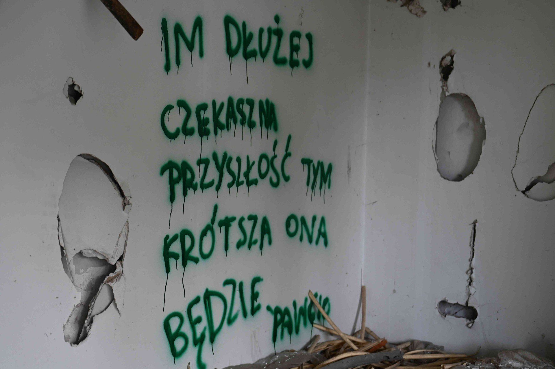 Tajemnicza willa w Bzowie znów stała się obiektem zainteresowania youtuberów
