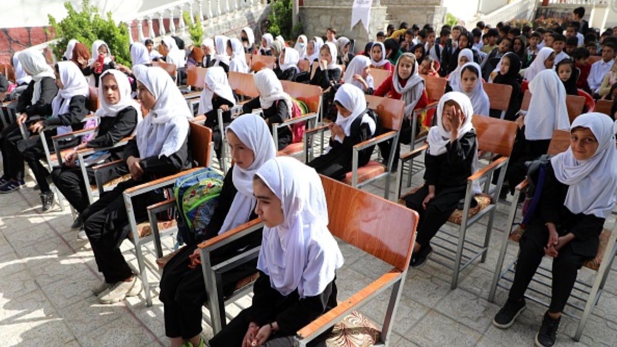 Mimo że talibowie obiecywali nie odbierać dziewczętom dostępu do edukacji, szybko złamali zapewnienia