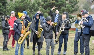 Tłumy gwiazd na pogrzebie Jacka "Budynia" Szymkiewicza. Muzyk zmarł w wieku 48 lat