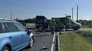 Groźny wypadek w Nowym Mieście nad Pilicą. Kierowca jednośladu uderzył w samochód osobowy
