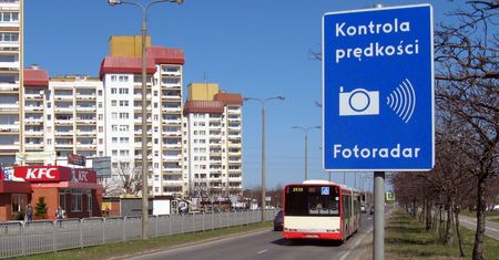 O ile trzeba przekroczyć prędkość, by złapał nas fotoradar? Tyle km/h