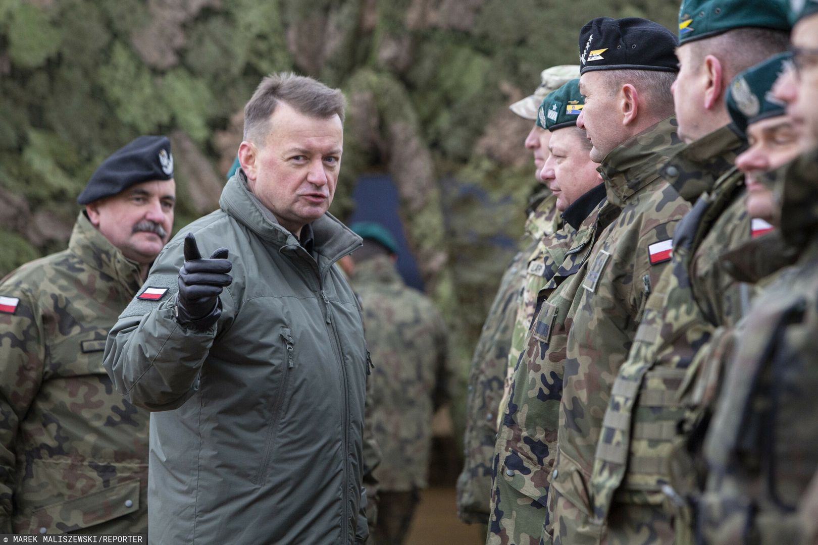 ?wiczenia Tumak-2126.11.2021 Nowogrod poligon  Mariusz Blaszczak, minister obrony narodowej obserwowal forsowanie rzeki Narew przez pododdzialy 16. Dywizji Zmechanizowanej w ramach cwiczenia Tumak-21 Minister Obrony Narodowej Mariusz Blaszczak  fot Marek Maliszewski/REPORTERMarek Maliszewski/REPORTER
