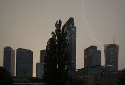 Gradobicie w Warszawie. Deszcz i burze także w innych miastach