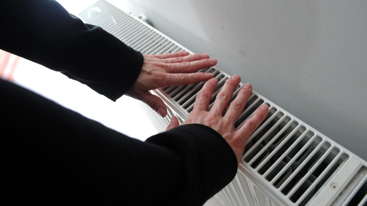 Kaloryfer
Szczecin , 02.04.2013. D�uga zima i niskie temperatury mog� spowodowa� wy�sze op�aty za ogrzewanie. (mb/awol) PAP/Marcin Bielecki
Marcin Bielecki
ciep�o, ilustracja, kaloryfer, ogrzewanie, op�aty, temperatura, wy�sze, zima