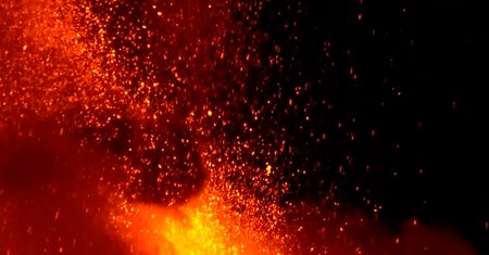 Niespokojna Etna. Wulkan znów wybuchł, a jego erupcja stworzyła spektakularne widowisko