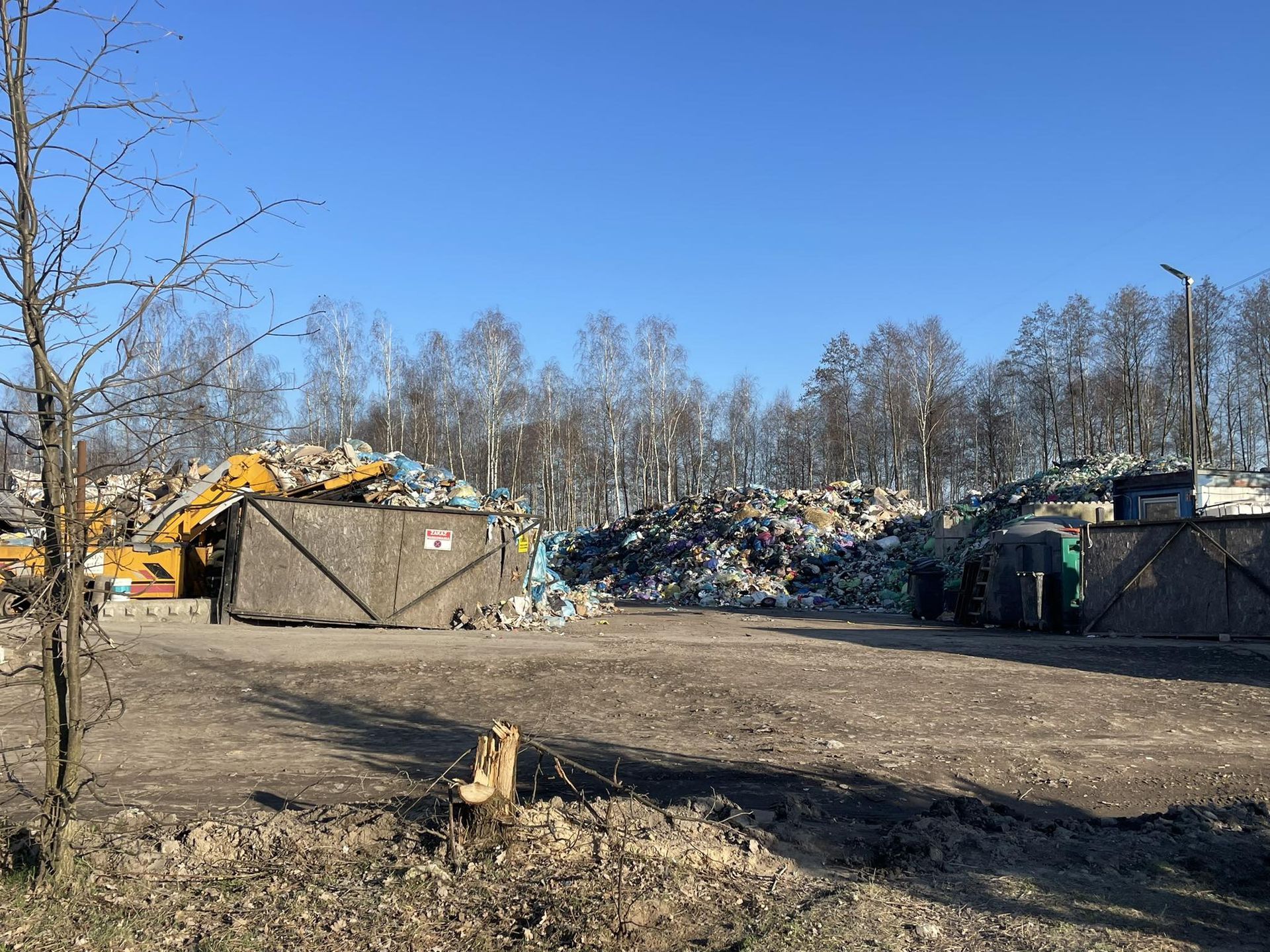 Wg WIOŚ w Walercinie jest baza magazynowo-transportowa a nie nielegalne wysypisko ?