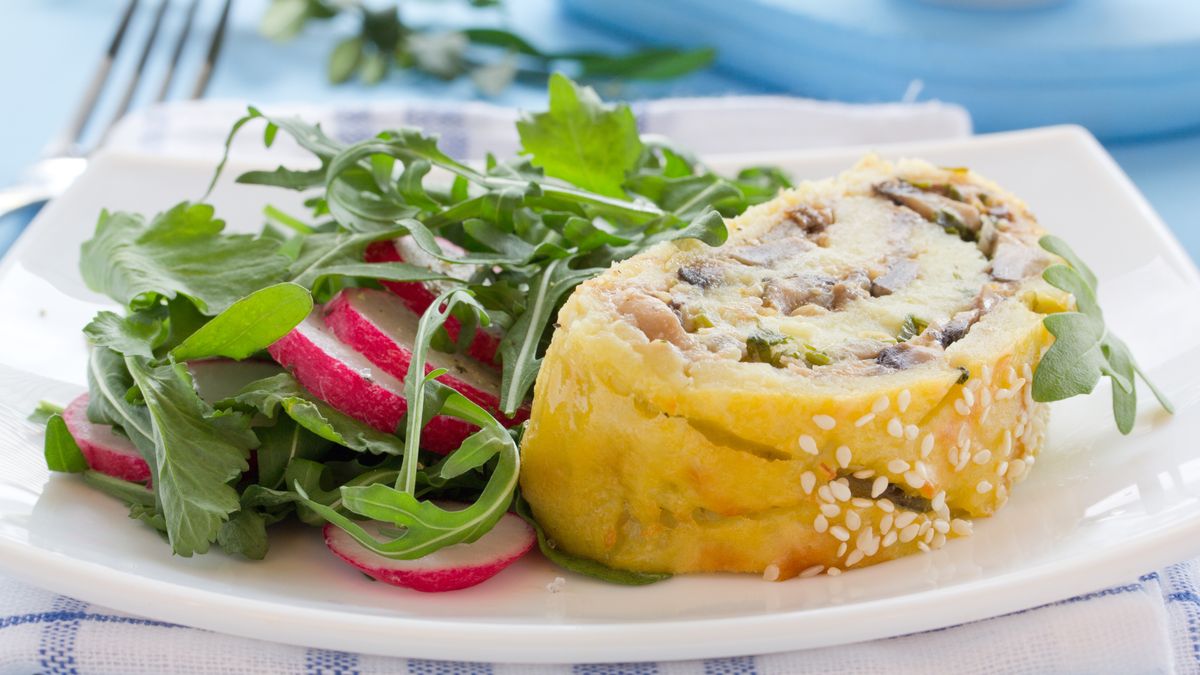 Roladę z gotowanych ziemniaków zrobisz z przepisu na kopytka