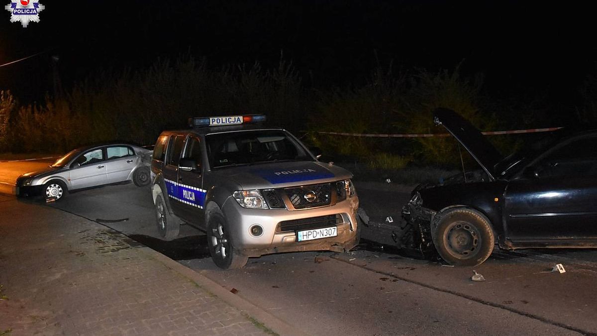 Pijany kierowca Audi wjechał w Opla i radiowóz