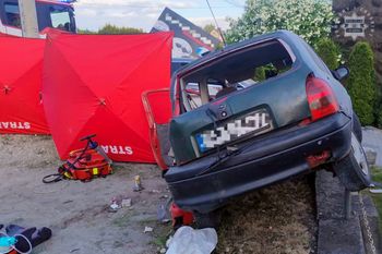 Wodzisław Śląski: Uciekał przed policją z dzieckiem w aucie. Doszło do poważnego wypadku