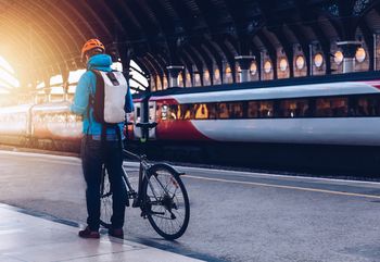 Rower w pociągu za symboliczną opłatę. PKP Intercity zachęca