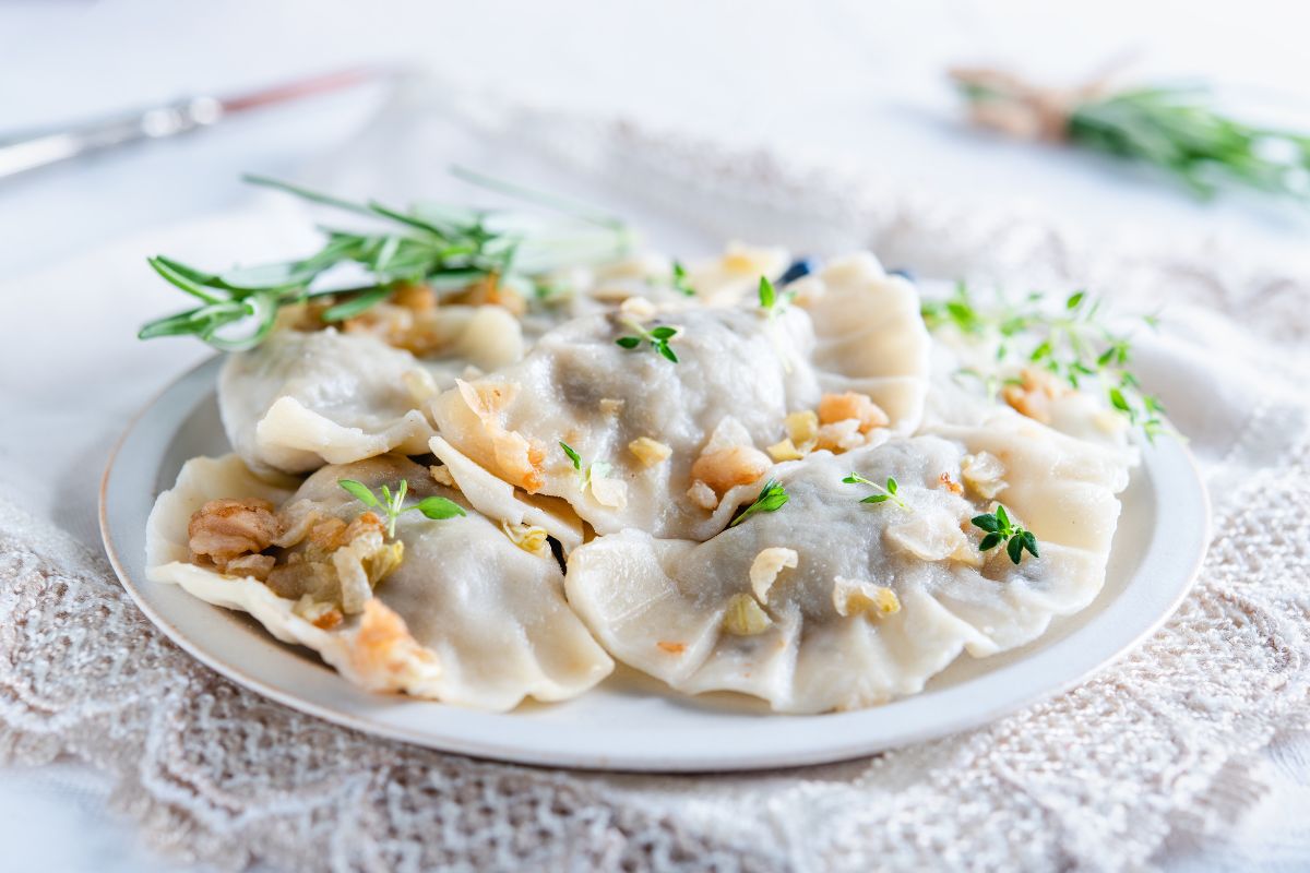 Pierogi z kapustą i grzybami przygotowuje się najczęściej